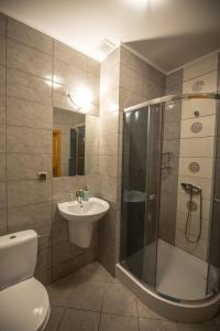 A bathroom at Villa Kokosowa