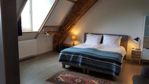 a bedroom with a large bed with a large window at De Gaanderij in Barendrecht