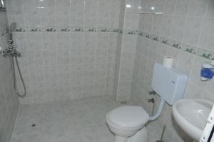 
A bathroom at Beyaz Kale Hotel
