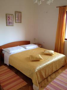 Postel nebo postele na pokoji v ubytování Apartments Pilić