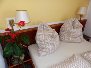 Ein Bett oder Betten in einem Zimmer der Unterkunft Hotel Dorotheenhof