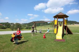 Zona de joacă pentru copii de la Gasthof - Restaurant Hubertushof