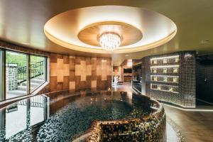 a large swimming pool in a building with a ceiling at Sala Resort Plateliai & SPA in Plateliai