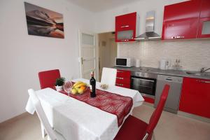 Kuchyňa alebo kuchynka v ubytovaní Apartman Seaside Paradise