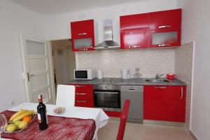 Kuchyňa alebo kuchynka v ubytovaní Apartman Seaside Paradise