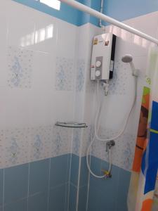 Koupelna v ubytování Chanakarn Guesthouse Sangkhla Buri