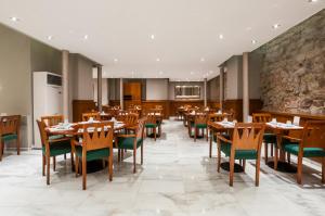 Reštaurácia alebo iné gastronomické zariadenie v ubytovaní Hotel Gótico + 37 fotografií