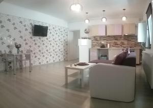 Η κουζίνα ή μικρή κουζίνα στο Apartament Liliac