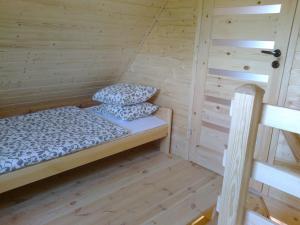 Postel nebo postele na pokoji v ubytování Nowe Domki Pod Lipami