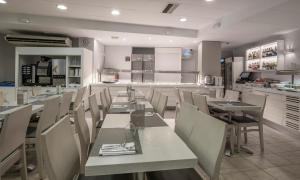 Kuchyň nebo kuchyňský kout v ubytování Hotel Rosamar Maxim 4*- Adults Only