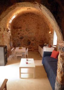 Zona de estar de Traditional Stone House