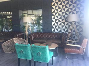 Uma área de estar em Hotel Antonio II