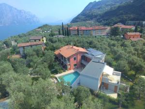 Imagen de la galería de "CASABANA" - relax tutto l'anno - giardino - piscina Top, en Malcesine