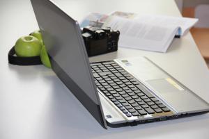 a laptop computer sitting on top of a desk at Jugendherberge Heidelberg International in Heidelberg