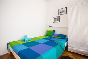 a bedroom with a colorful bed in a room at Center eazZynight 2 in Zagreb