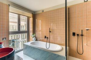 A bathroom at Room Mate Collection Giulia, Milan
