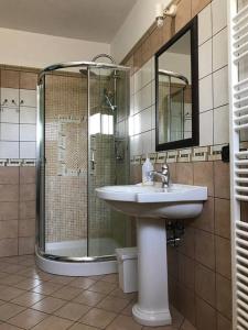 Kylpyhuone majoituspaikassa Sopra le Laure B&B