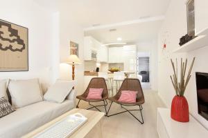 a living room with a couch and chairs and a table at HI ROOM - Smart Apartments - AC in Granada