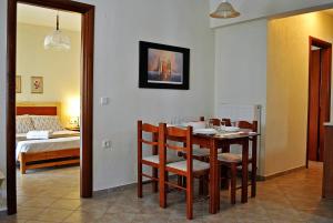 Postel nebo postele na pokoji v ubytování Voula Kourbeti Apartments