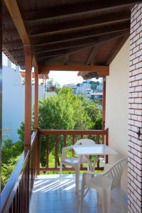 A balcony or terrace at Pansion Matoula
