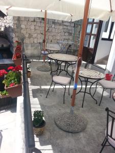 Patio alebo iná vonkajšia časť ubytovania Golden B&B