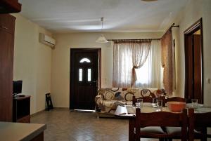 Posezení v ubytování Voula Kourbeti Apartments