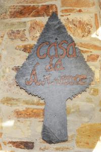un gâteau en forme d'étoile avec les mots casa aahoaho dans l'établissement Casa da Arvore - Paradinha, à Paradinha
