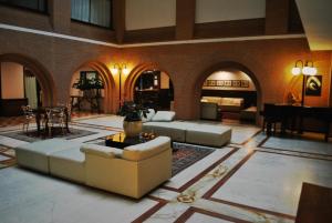 Posezení v ubytování Hostellerie Du Cheval Blanc