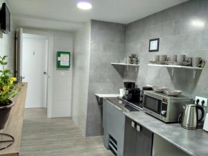 Virtuvė arba virtuvėlė apgyvendinimo įstaigoje Guesthouse Central