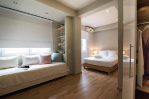 A bed or beds in a room at Riaki Apts