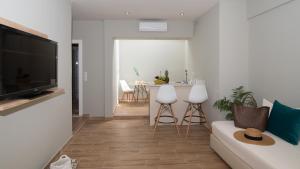 A television and/or entertainment centre at Riaki Apts