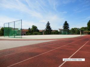 Tennis- og/eller squashfaciliteter på Apartment Moravský Kras eller i nærheden
