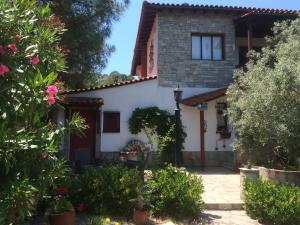 a house with a garden in front of it at Villa Rena in Vourvourou