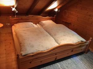 Un pat sau paturi într-o cameră la Ferienhaus Ella&Puck