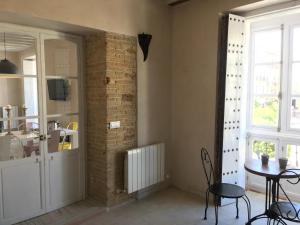 Televízia a/alebo spoločenská miestnosť v ubytovaní Casa Bugambilla Cadiz