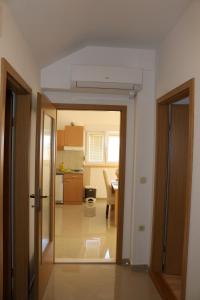 Postel nebo postele na pokoji v ubytování Apartment Toni Privlačka 32