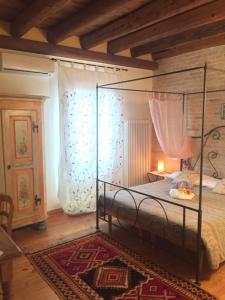 Säng eller sängar i ett rum på La Prediletta