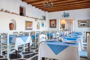 Un restaurant sau alt loc unde se poate mânca la Mykonos Beach Hotel