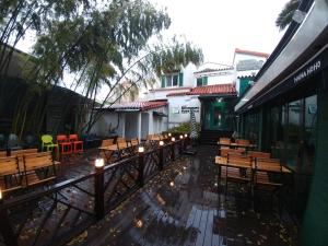 背包客之家旅馆餐厅或其他用餐的地方