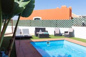 Bazén v ubytovaní Villa Corralejo Beach alebo v jeho blízkosti