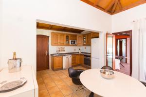 Kuchyňa alebo kuchynka v ubytovaní Villa Corralejo Beach