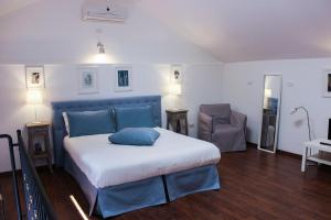 A bed or beds in a room at Aduepassi apartments