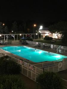 a swimming pool at night with blue lights at Motel 6-Dumfries, VA in Dumfries