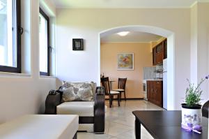 A seating area at St George Apartment