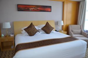 Postel nebo postele na pokoji v ubytování Hui Fu Jinling Hotel