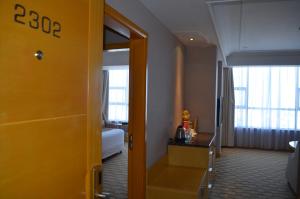 Postel nebo postele na pokoji v ubytování Hui Fu Jinling Hotel