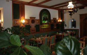 Un restaurant u otro lugar para comer en Hotel Sächsischer Hof