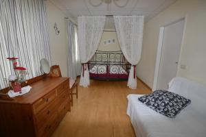 a bedroom with a bed and a dresser and a window at Reiterbauernhof Schönlehenhof in Mank