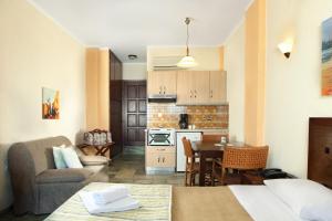Kuchyň nebo kuchyňský kout v ubytování Agnanti Hotel Apartments