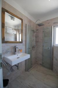 Phòng tắm tại Villa Luce del Sole